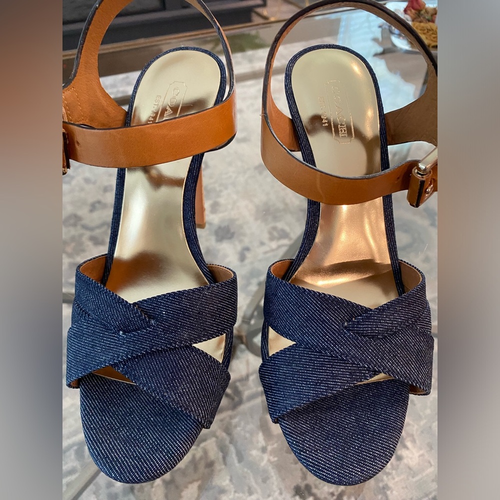 New w/ box, beautiful Coach denim platform sandals ! 5“ Heel. Size 6.5